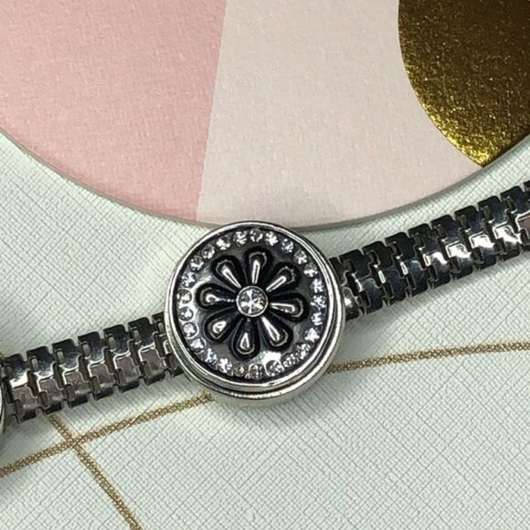 Jewel La La Snap Bracelet - Picture 3 of 8